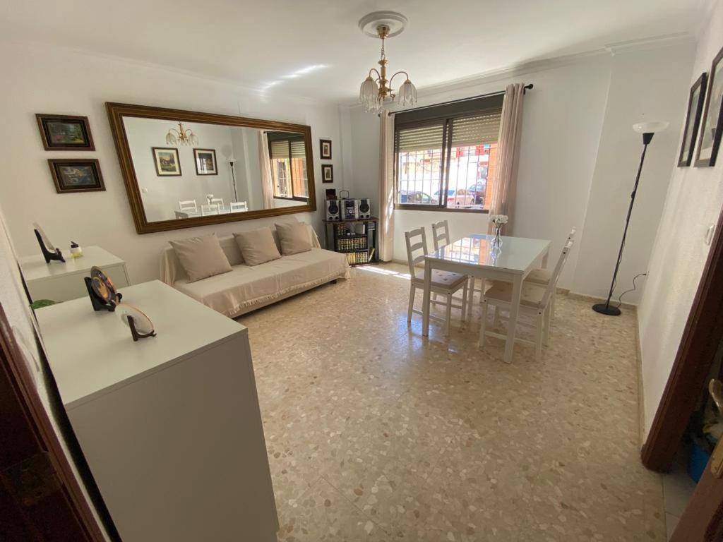 Apartamento Familiar En Barrio Reina Victoria Huelva Exterior foto