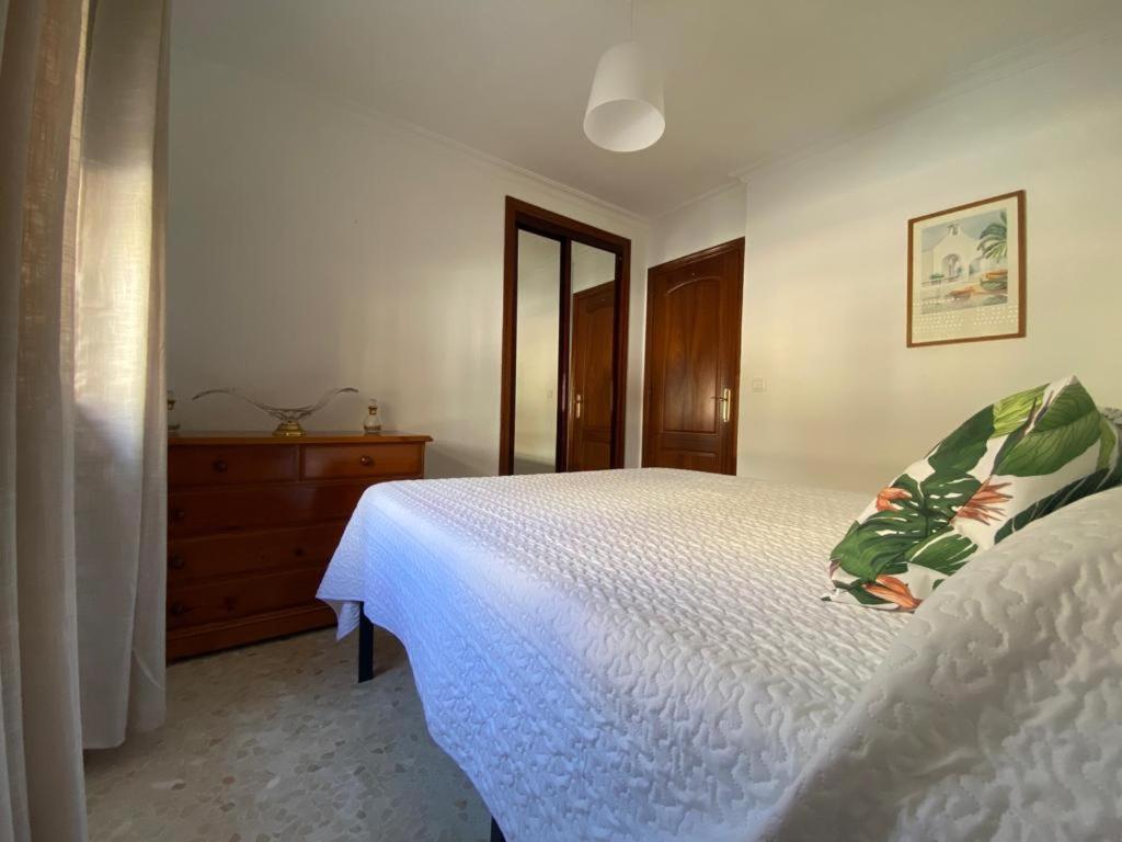 Apartamento Familiar En Barrio Reina Victoria Huelva Exterior foto
