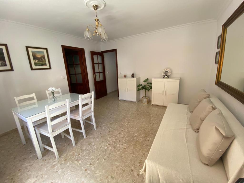 Apartamento Familiar En Barrio Reina Victoria Huelva Exterior foto